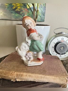 🌹Vintage Porcelain Figurine - Made In Japan - Hand Painted🌹